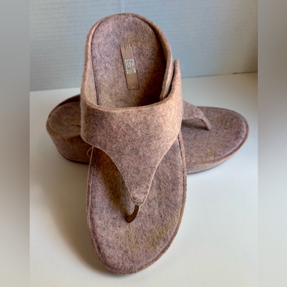 FitFlop Shuv E01 FR8-137 Toe Post Sandals Women's Beige Adjustable Felt Size 8